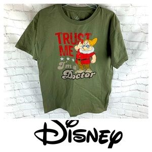 Disney Disneyland Doc Snow White Graphic T-Shirt M